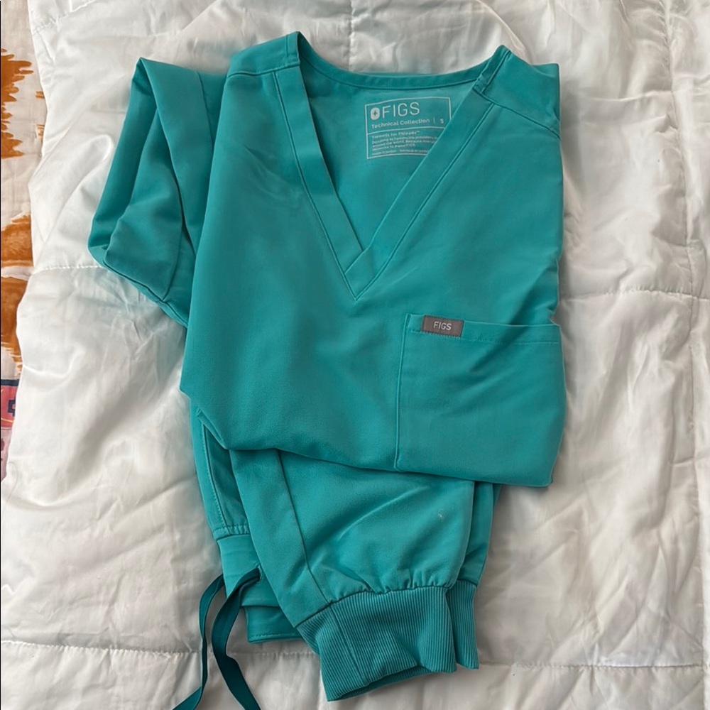 Figs Scrub Set
